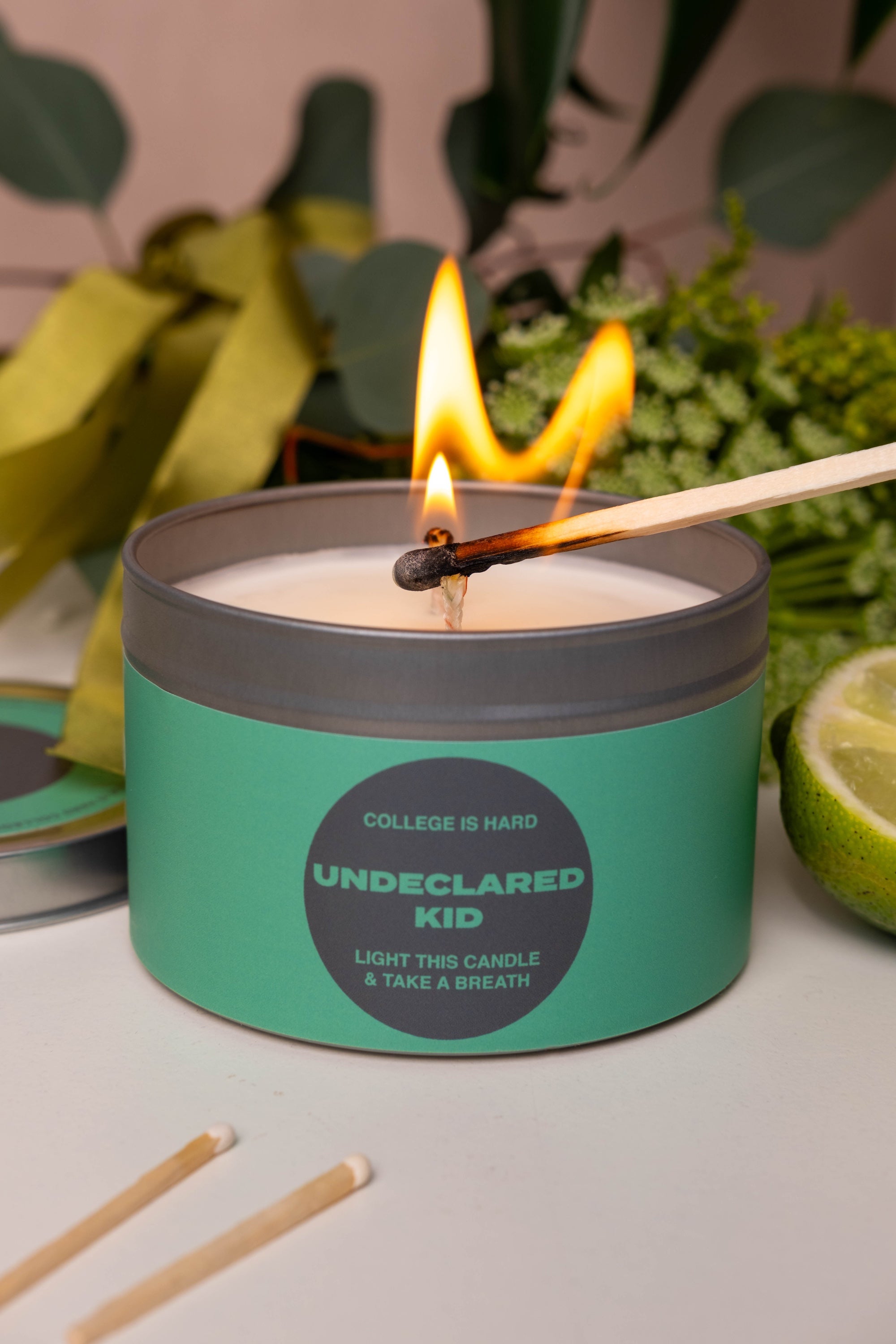 Sans déclaration, avec des agrumes pétillants, des baies d'açaï et des légumes verts luxuriants.